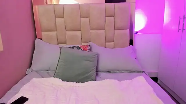 Nana  S online show from December 14, 2025, 3:02 am