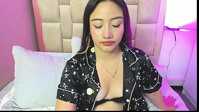 Nana  S online show from December 23, 2025, 3:28 am