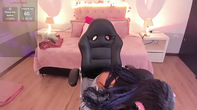 Samantha spike2 online show from February 18, 2026, 7:32 pm