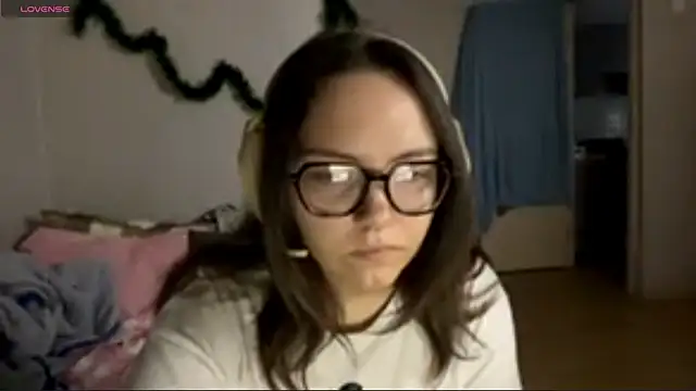 KerriMcbreen online show from January 6, 2026, 3:10 am