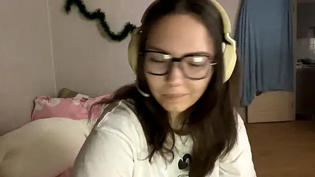 KerriMcbreen online show from January 7, 2026, 3:22 am