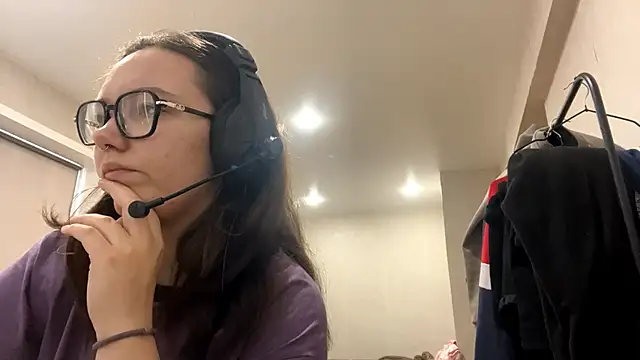 KerriMcbreen online show from December 5, 2025, 4:22 am