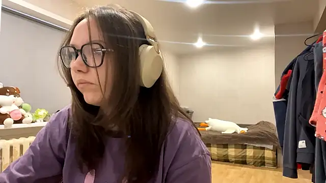 KerriMcbreen online show from December 17, 2025, 3:11 am