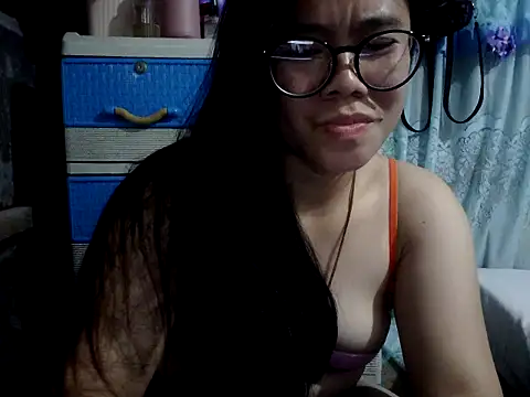 Snapshot of xxdreamgirl69 chatting on February 28, 2026, 11:43 am xxdreamgirl69 online show from February 28, 2026, 11:43 am