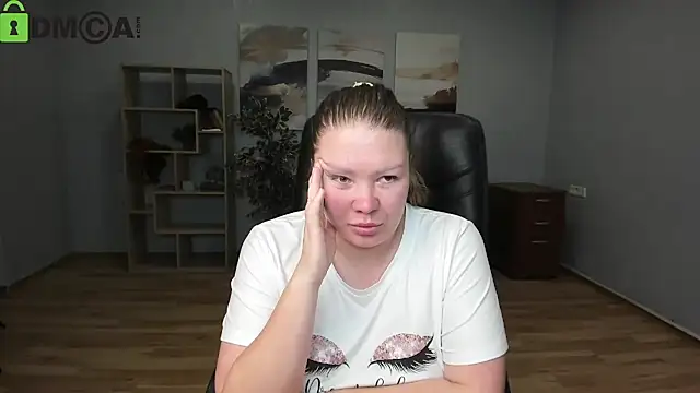 Snapshot of Sophia_Soli chatting on November 28, 2025, 8:14 am Sophia Soli online show from November 28, 2025, 8:14 am