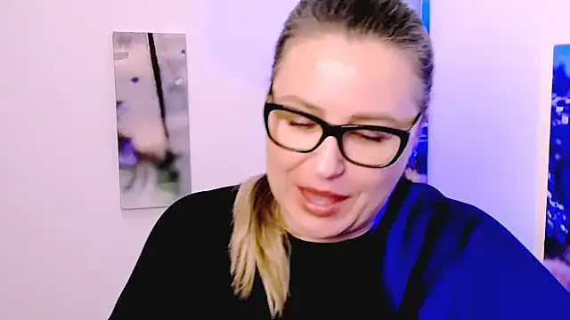 Snapshot of MilisBrey_ chatting on November 28, 2025, 10:15 am MilisBrey online show from November 28, 2025, 10:15 am