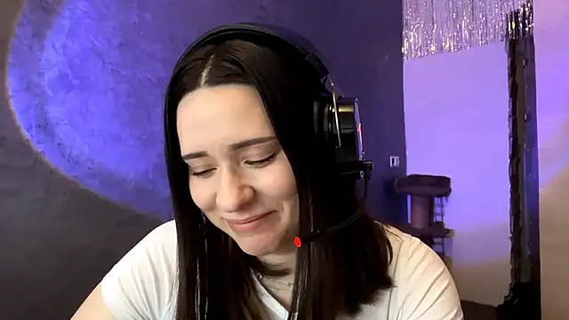 AngeliqueSulima online show from December 16, 2025, 7:12 am