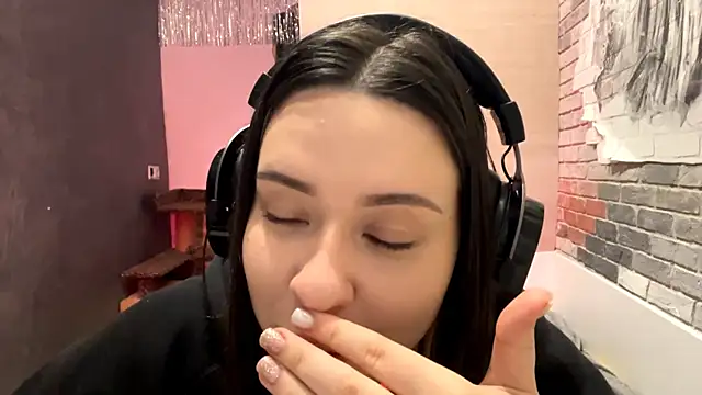 AngeliqueSulima online show from December 20, 2025, 2:20 pm