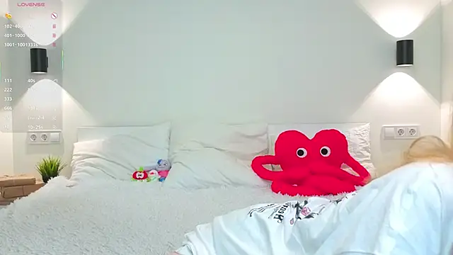 GhisllaineWestler online show from February 14, 2026, 4:34 am