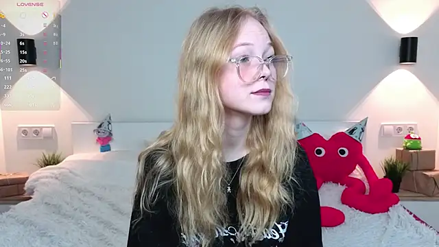 GhisllaineWestler online show from February 28, 2026, 4:23 am