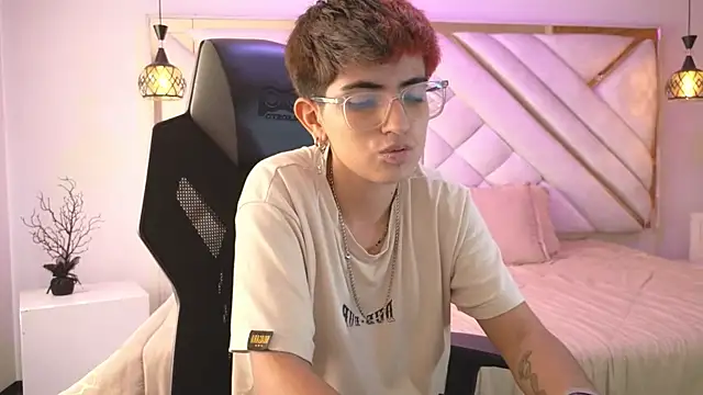 valeryevansvg online show from November 28, 2025, 2:28 pm