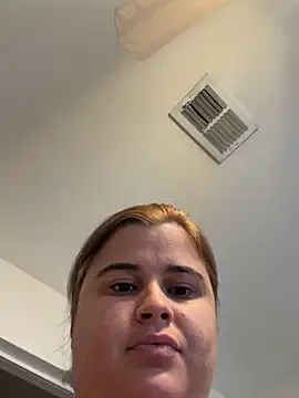 QueenBootyy online show from November 28, 2025, 4:07 pm