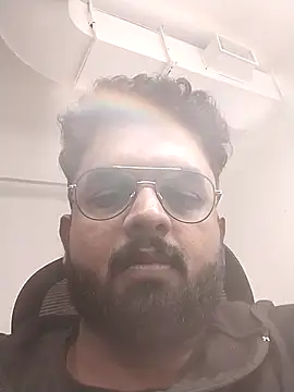 Snapshot of mrwhoti chatting on November 28, 2025, 2:17 pm mrwhoti online show from November 28, 2025, 2:17 pm