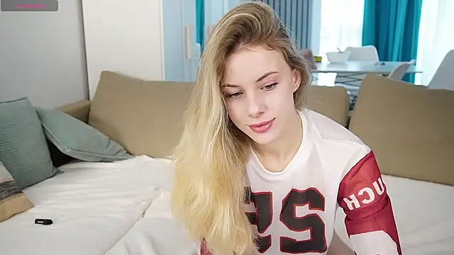 evy miu online show from December 5, 2025, 7:40 am