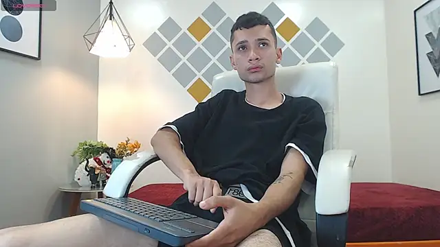 Snapshot of LucassSmith11 chatting on January 19, 2026, 12:20 pm LucassSmith11 online show from January 19, 2026, 12:20 pm