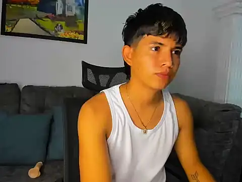 Mikke18 online show from December 2, 2025, 8:43 pm