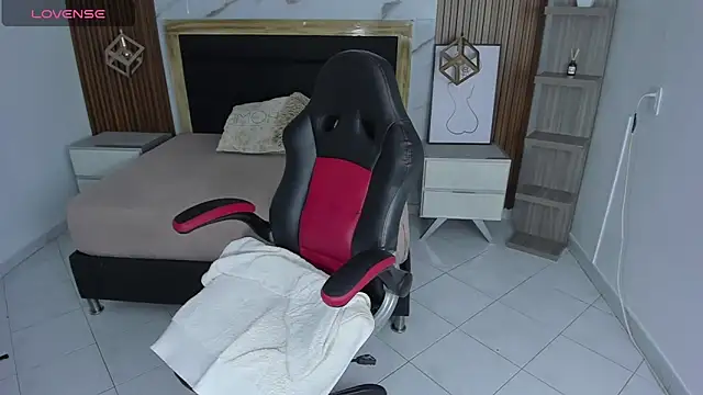 Snapshot of VIOLETTA_ROSS1 chatting on February 10, 2026, 12:37 pm VIOLETTA ROSS1 online show from February 10, 2026, 12:37 pm