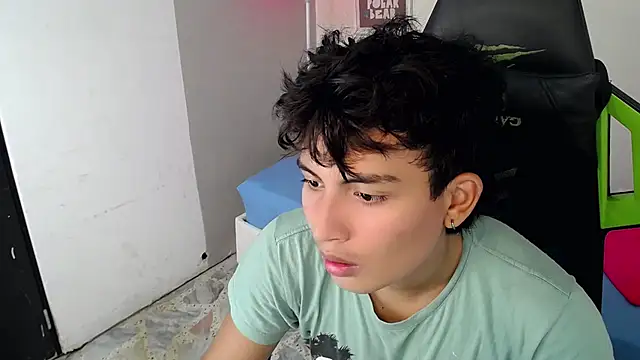 Green XoX online show from December 2, 2025, 8:43 pm