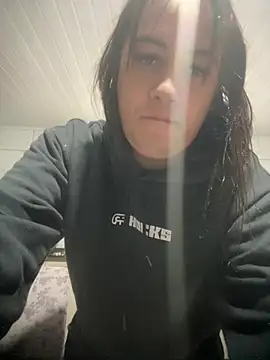 larysinha online show from June 10, 2026, 3:46 pm