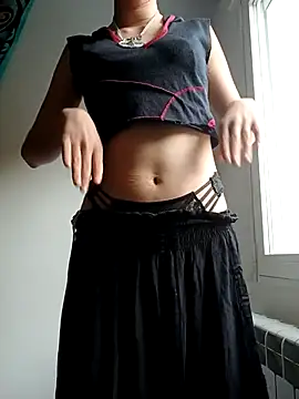 AuroraAya online show from December 1, 2025, 2:51 pm