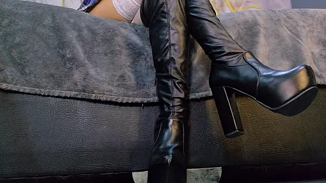 MilaDeRoux online show from March 1, 2026, 3:39 am