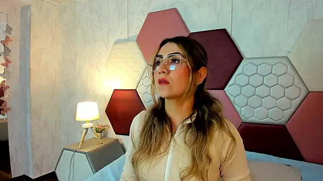 Snapshot of AriaRous chatting on February 12, 2026, 4:07 pm AriaRous online show from February 12, 2026, 4:07 pm