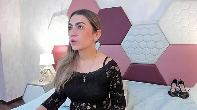 Snapshot of AriaRous chatting on February 5, 2026, 3:52 pm AriaRous online show from February 5, 2026, 3:52 pm