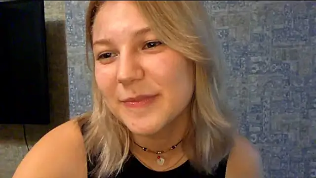 ShinyJules online show from November 29, 2025, 2:39 pm