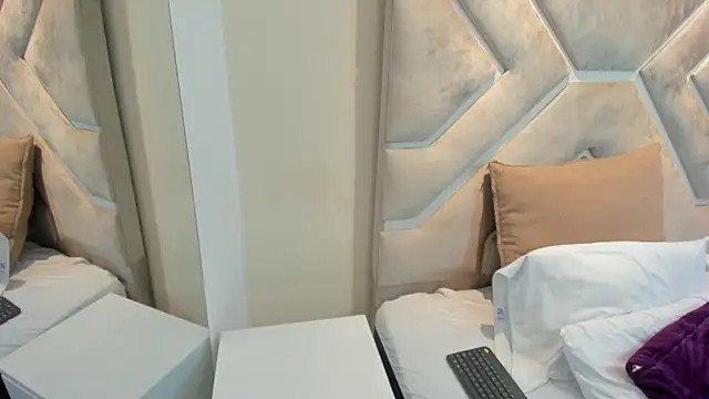 Snapshot of Miia__Thomsoon chatting on November 29, 2025, 12:22 am Miia Thomsoon online show from November 29, 2025, 12:22 am