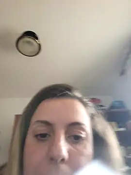 Sareyxon online show from November 29, 2025, 12:49 pm