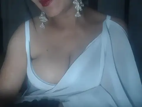 Hotronita123 online show from March 6, 2026, 5:41 pm