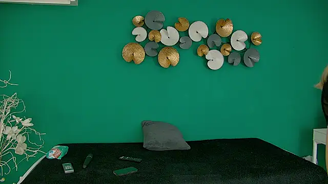 RoxanneJoy online show from April 8, 2026, 4:14 am