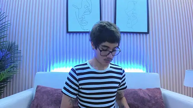 Antonio rowan online show from December 1, 2025, 1:23 pm