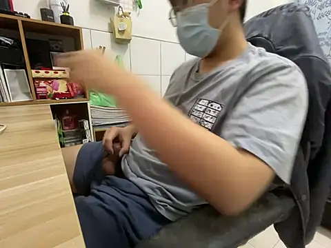 Snapshot of hiiiizzzz chatting on February 12, 2026, 5:13 pm hiiiizzzz online show from February 12, 2026, 5:13 pm