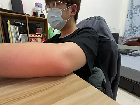 Snapshot of hiiiizzzz chatting on February 23, 2026, 3:45 pm hiiiizzzz online show from February 23, 2026, 3:45 pm