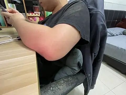 Snapshot of hiiiizzzz chatting on February 27, 2026, 4:07 pm hiiiizzzz online show from February 27, 2026, 4:07 pm