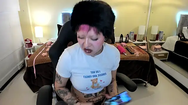 Saskia Vellour online show from November 29, 2025, 8:42 pm