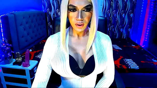 Snapshot of cruelahna chatting on December 16, 2025, 4:55 pm cruelahna online show from December 16, 2025, 4:55 pm