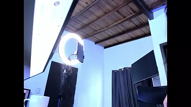 Snapshot of cristina697 chatting on December 14, 2025, 7:52 pm cristina697 online show from December 14, 2025, 7:52 pm