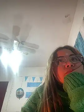 Lindalatina2001 online show from July 15, 2026, 2:07 am