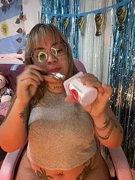 Lindalatina2001 online show from July 1, 2026, 6:41 pm