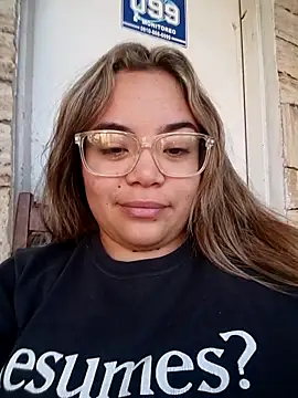 Lindalatina2001 online show from April 23, 2026, 7:26 pm