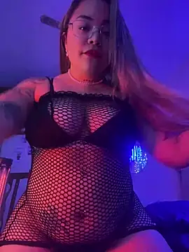 Lindalatina2001 online show from May 26, 2026, 1:47 am