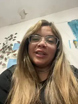 Lindalatina2001 online show from July 11, 2026, 3:18 am