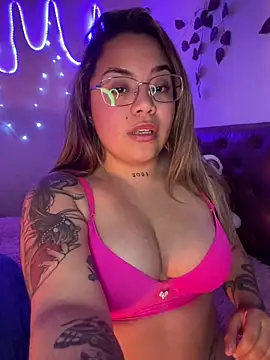 Lindalatina2001 online show from June 2, 2026, 6:52 pm