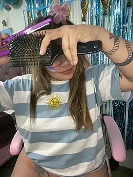 Lindalatina2001 online show from June 15, 2026, 4:50 pm