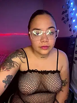 Lindalatina2001 online show from January 14, 2026, 11:41 pm