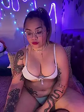Lindalatina2001 online show from June 6, 2026, 6:35 pm
