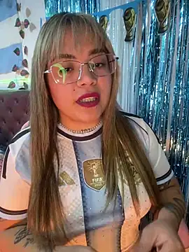 Lindalatina2001 online show from June 23, 2026, 12:30 am