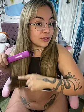 Lindalatina2001 online show from July 13, 2026, 10:53 pm